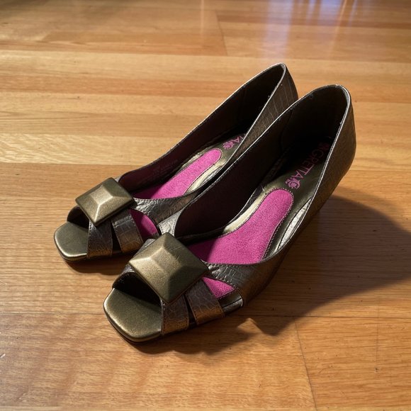 Gretta Gold Wedges - Picture 1 of 5